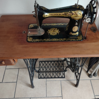Macchina da cucire usata Singer antica