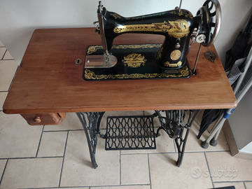 Macchina da cucire usata Singer antica