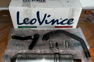 scarico leo vince