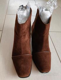 Stivaletti scamosciati