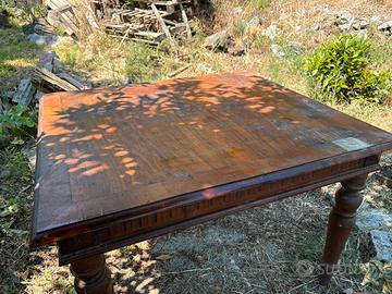 Tavolo in legno lavorato - da restaurare