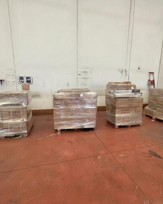 SUPPORTI PER SCHERMI TV