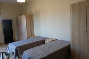 Posto in doppia per ragazza, a porta S.Isaia