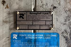 Ponte sollevatore per auto