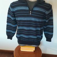 Maglione Blu con zip, a righe orizzontali