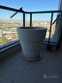 Vaso tondo da balcone o giardino bianco