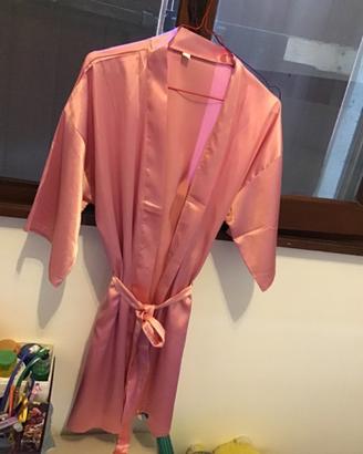 Vaestaglietta color rosa lucido, simil raso.