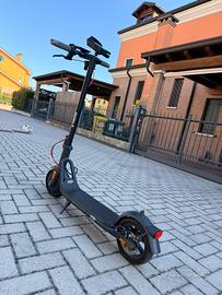 Monopattino elettrico Navee electric scooter V40