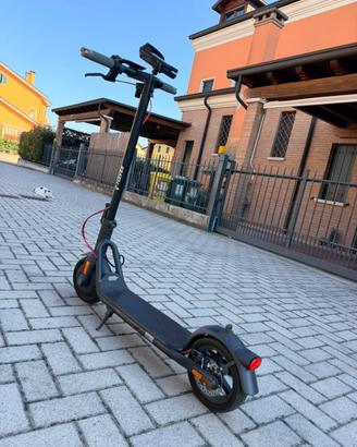Monopattino elettrico Navee electric scooter V40