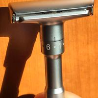 Rasoio di sicurezza REGOLABILE design Futur