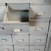 cassettiera in metallo