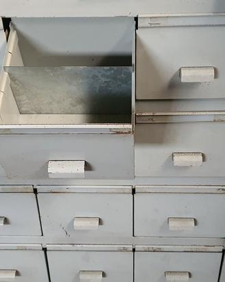 cassettiera in metallo