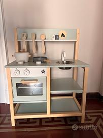 Cucina giocattolo in legno per bimbi