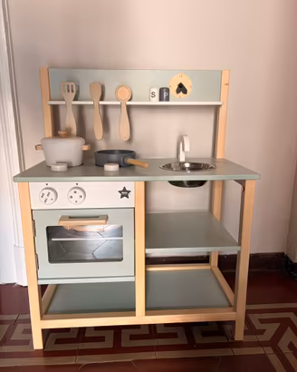 Cucina giocattolo in legno per bimbi