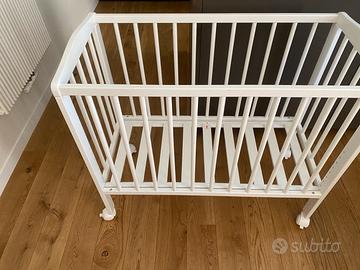 Lettino neonati come nuovo in legno bianco