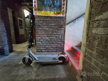 monopattino elettrico Segway Ninebot KickScooter