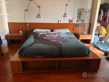 Struttura letto e comodini abbinati