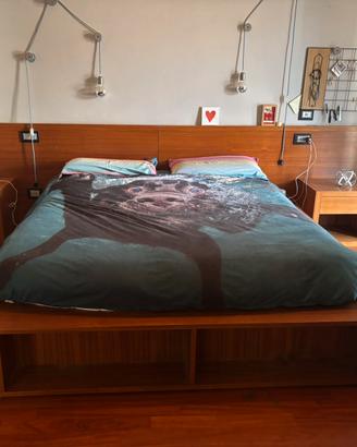 Struttura letto e comodini abbinati