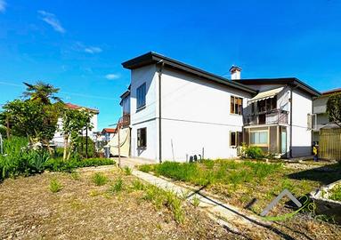 PORZIONE DI VILLA BIFAMILIARE