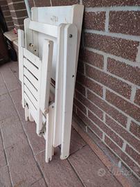 Tavolino in legno con sedia