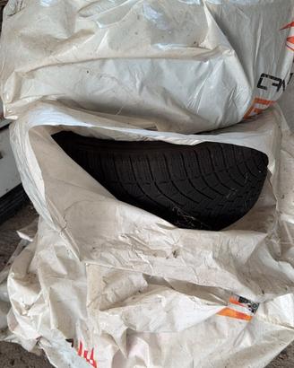 4 Bridgestone  DriveGuard  misura 225/40R18.