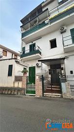 Zona Chiavelli - Piano rialzato con terrazzino