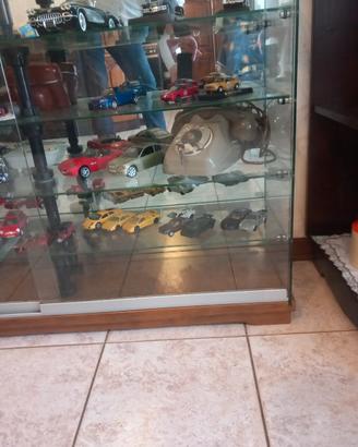 vetrina con auto storiche  modellismo 