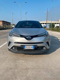 Toyota CH-R 1.8 HYBRID E-CVT LOUNGE