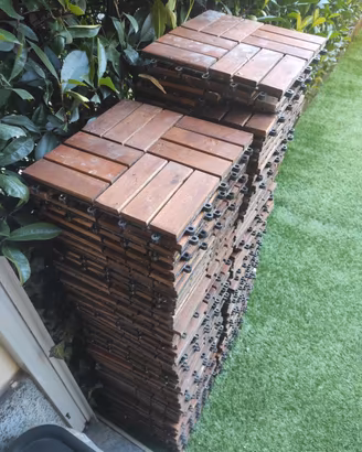piastrella per esterno 30x30 in legno di acacia