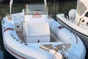 NOLEGGIO Gommone 7.5 metri