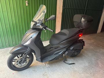 Piaggio Beverly 400 HPE Deep Black