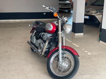 Triumph BONEVILLE AMERICA 800CC