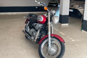 Triumph BONEVILLE AMERICA 800CC