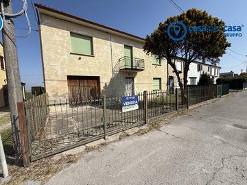 Casa di testa con garage e giardino