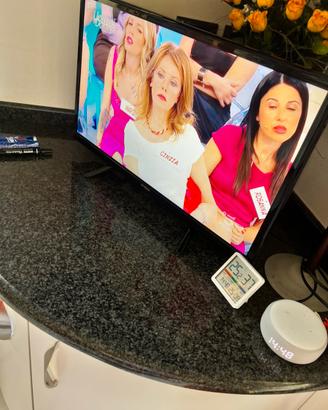 Televisore HD  STRONG