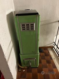 Stufa vintage Becchi Forlì in metallo smaltato