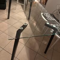 Tavolo in vetro