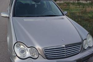 Macchina mercedes 2003