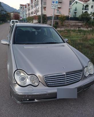 Macchina mercedes 2003