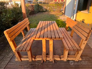 Tavolo da giardino in legno