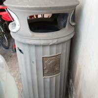 contenitore in ghisa con targa trastevere 