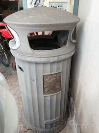 contenitore in ghisa con targa trastevere 