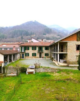 Rustico / Casale di 600 m² con più di 5 locali e b