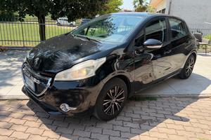 Peugeot 208 1.4 HDi 68 CV 5 porte Allure