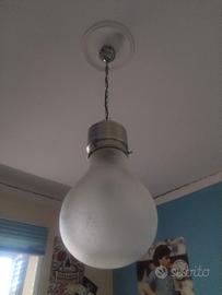 lampadario a forma di lampadina 