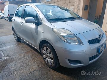 TOYOTA Yaris - 2010