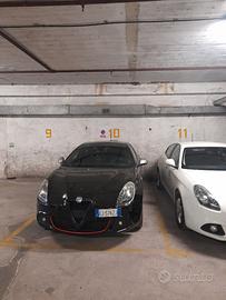 Posto auto e cantina via Emilio Longoni 21