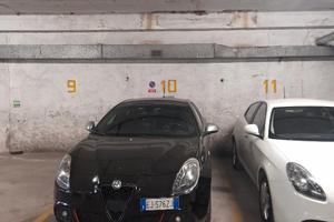 Posto auto e cantina via Emilio Longoni 21