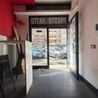 Locale commerciale con canna fumaria