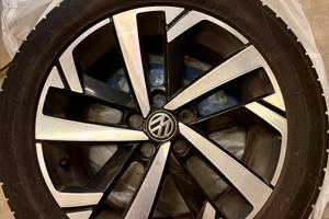 Cerchi in lega VW Torsby per Polo 6 con gomme inv